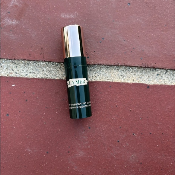 La Mer The Regenerating Serum, Travel Size, 0.17 oz (5 mL) - Picture 1 of 2